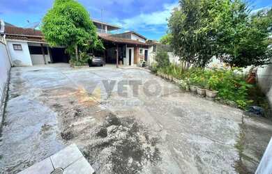 Imagem: A casa possui 2 Dormitórios, 3 Banheiros, 5 Vagas na garagem