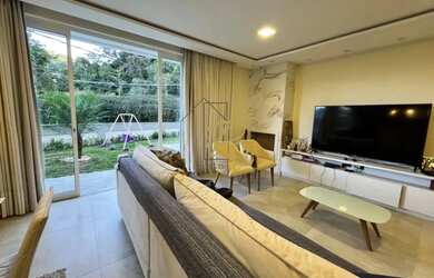 Imagem: A casa possui 3 Dormitórios, 5 Banheiros, 1 Vaga na garagem