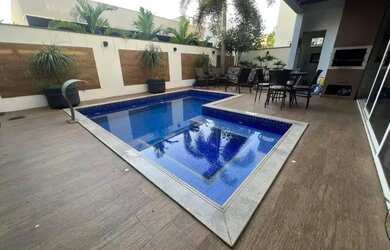 Imagem: A casa em condomínio possui 4 Dormitórios, 4 Banheiros, 4