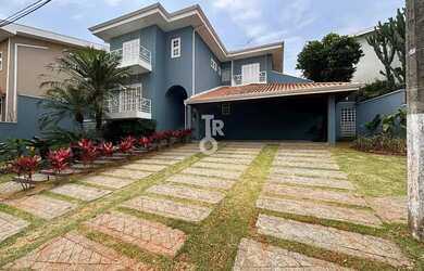 Imagem: A casa em condomínio possui 4 Dormitórios, 5 Banheiros, 4
