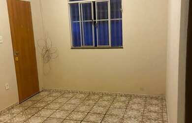 Imagem: A casa possui 3 Dormitórios, 1 Banheiro e está localizado