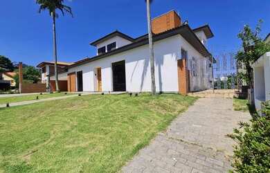 Imagem: A casa em condomínio possui 5 Dormitórios, 5 Banheiros, 5