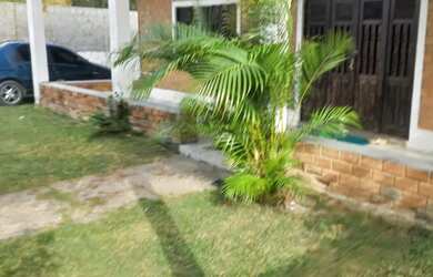 Imagem: A casa possui 3 Dormitórios, 2 Banheiros, 2 Vagas na garagem