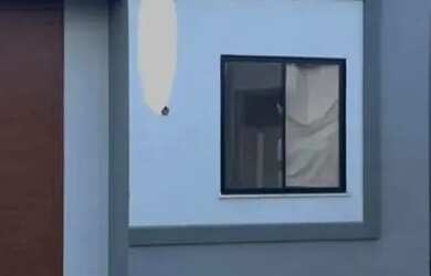 Imagem: A casa possui 2 Dormitórios, 1 Banheiro, 1 Vaga na garagem