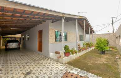 Imagem: A casa possui 3 Dormitórios, 3 Banheiros, 4 Vagas na garagem