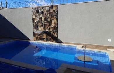 Imagem: A casa possui 3 Dormitórios, 4 Banheiros, 4 Vagas na garagem