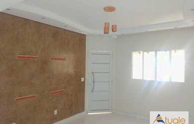 Imagem: A casa possui 2 Dormitórios, 1 Banheiro, 1 Vaga na garagem