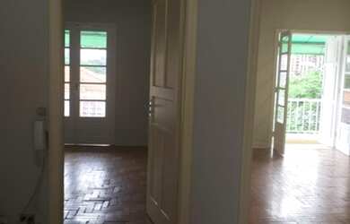 Imagem: O depósito possui 5 Vagas na garagem e 300m² de Área e está