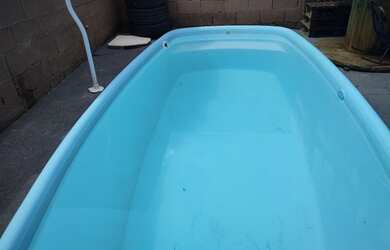 Imagem: A casa possui 3 Dormitórios, 2 Banheiros, 2 Vagas na garagem