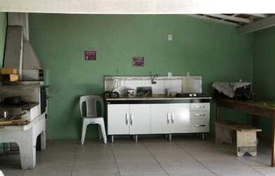 Imagem: A casa possui 4 Dormitórios, 2 Banheiros, 2 Vagas na garagem