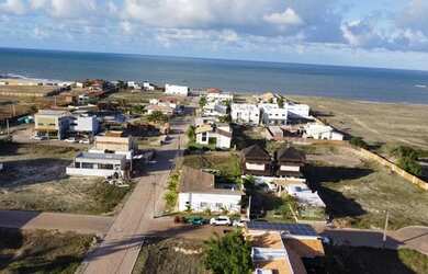 Imagem: A casa possui 5 Dormitórios, 5 Banheiros, 4 Vagas na garagem