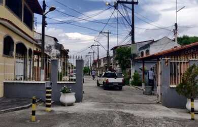 Imagem: A casa possui 3 Dormitórios, 2 Banheiros, 1 Vaga na garagem