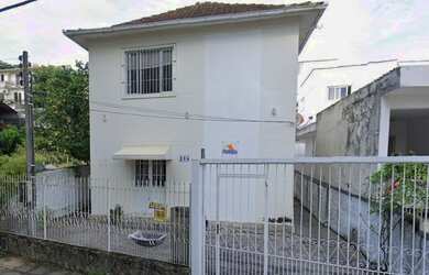 Imagem: A casa possui 5 Dormitórios, 2 Banheiros, 1 Vaga na garagem