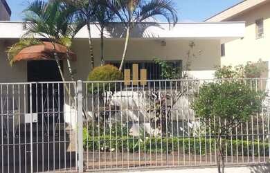 Imagem: A casa possui 2 Dormitórios, 2 Banheiros, 341m² de Área e