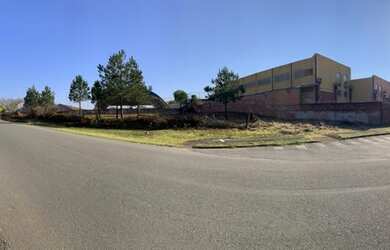 Imagem: O terreno possui 2.400m² de Área e está localizado em Mauá