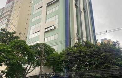 Imagem: O depósito possui 1 Vaga na garagem e 32m² de Área e está