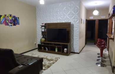 Imagem: A casa possui 3 Dormitórios, 3 Banheiros e 2 Vagas na garagem