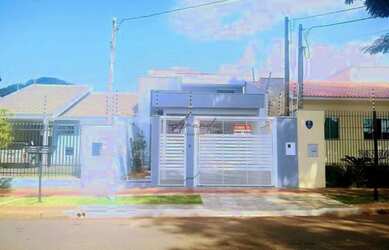 Imagem: A casa possui 3 Dormitórios, 3 Banheiros, 3 Vagas na garagem