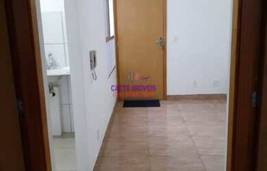 Imagem: O apartamento possui 2 Dormitórios, 1 Banheiro, 1 Vaga na garagem