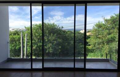 Imagem: A casa possui 4 Dormitórios, 4 Banheiros, 2 Vagas na garagem