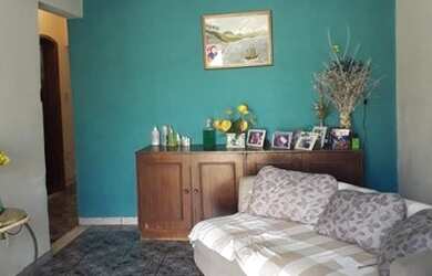 Imagem: A casa possui 2 Dormitórios, 2 Banheiros, 2 Vagas na garagem