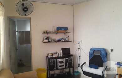 Imagem: A casa possui 3 Dormitórios, 3 Banheiros, 5 Vagas na garagem