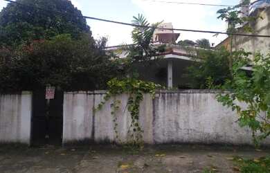 Imagem: A casa possui 4 Dormitórios, 3 Banheiros, 3 Vagas na garagem