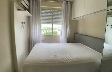 Imagem: O apartamento possui 1 Dormitório, 1 Banheiro, 1 Vaga na garagem