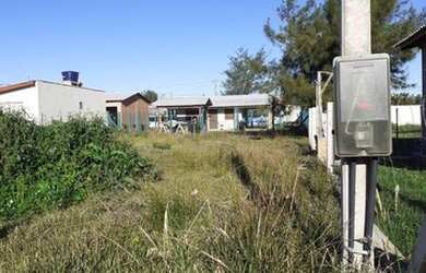 Imagem: O terreno possui 450m² de Área e está localizado em Balneário