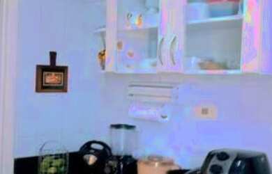 Imagem: O apartamento possui 3 Dormitórios, 1 Banheiro, 1 Vaga na garagem