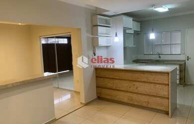 Imagem: A casa possui 2 Dormitórios, 2 Banheiros, 2 Vagas na garagem