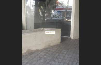 Imagem: O depósito possui 4 Vagas na garagem e 350m² de Área e está