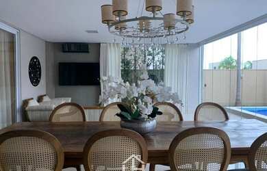 Imagem: A casa em condomínio possui 4 Dormitórios, 5 Banheiros, 4