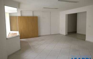 Imagem: O depósito possui 350m² de Área e está localizado em Vila