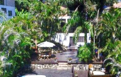 Imagem: A casa possui 4 Dormitórios, 4 Banheiros, 4 Vagas na garagem