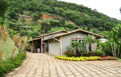 Imagem: A casa em condomínio à venda possui 5 Dormitórios, 5 Banheiros