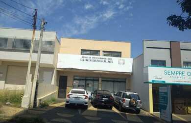 Imagem: O depósito possui 4 Vagas na garagem e 414m² de Área e está