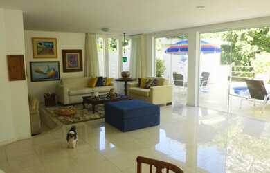 Imagem: A casa em condomínio possui 4 Dormitórios, 5 Banheiros, 3