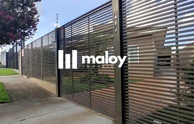 Imagem: A casa possui 5 Dormitórios, 2 Banheiros, 2 Vagas na garagem