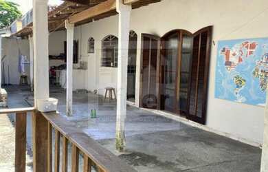 Imagem: A casa possui 5 Dormitórios, 2 Banheiros, 4 Vagas na garagem