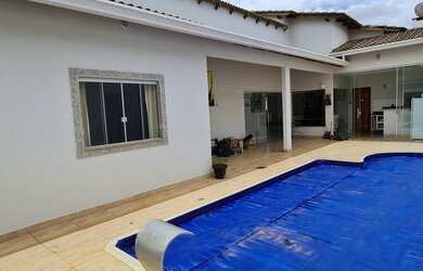 Imagem: A casa em condomínio possui 3 Dormitórios, 3 Banheiros, 3