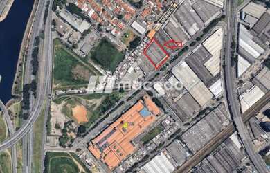 Imagem: O depósito possui 2 Vagas na garagem, 3.440m² de Área e