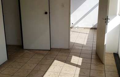 Imagem: O depósito para alugar possui 1 Vaga na garagem e 84m² de