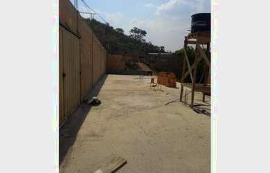 Imagem: A casa possui 1 Dormitório, 1 Banheiro, 3 Vagas na garagem