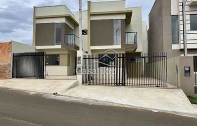 Imagem: A casa possui 3 Dormitórios, 1 Banheiro, 2 Vagas na garagem