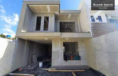 Imagem: A casa possui 3 Dormitórios, 3 Banheiros, 5 Vagas na garagem