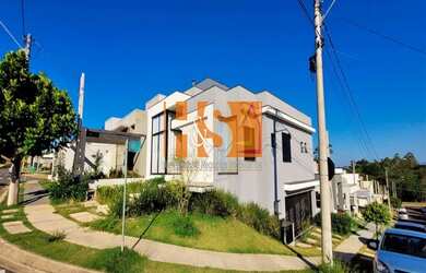 Imagem: A casa em condomínio possui 3 Dormitórios, 4 Banheiros, 2