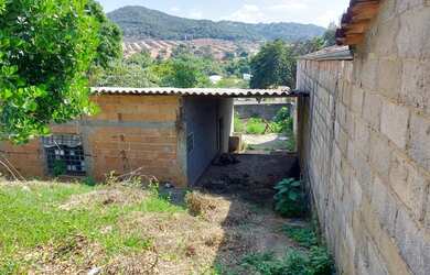 Imagem: A casa possui 1 Dormitório, 1 Banheiro, 360m² de Área e