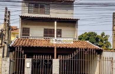 Imagem: A casa possui 4 Dormitórios, 5 Banheiros, 4 Vagas na garagem