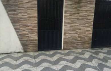 Imagem: A casa possui 2 Dormitórios, 1 Banheiro, 2 Vagas na garagem